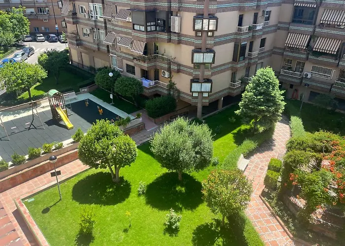 Piso Junto Palacio Congresos Y Metro, Centrico Con Piscina