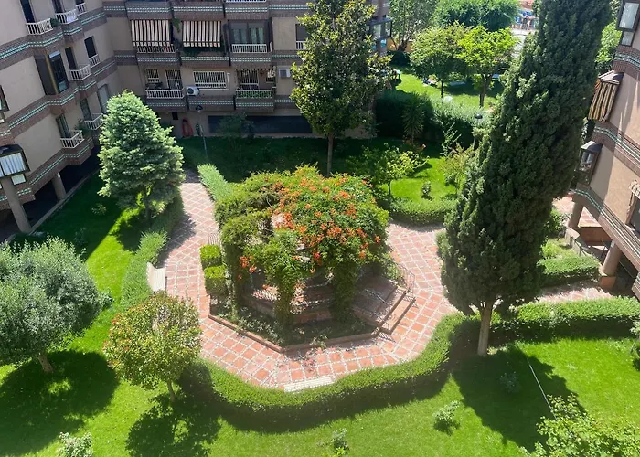 Piso Junto Palacio Congresos Y Metro, Centrico Con Piscina