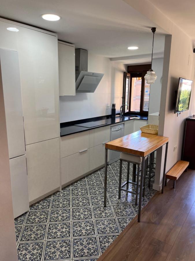 Piso Junto Palacio Congresos Y Metro, Centrico Con Piscina Appartamento